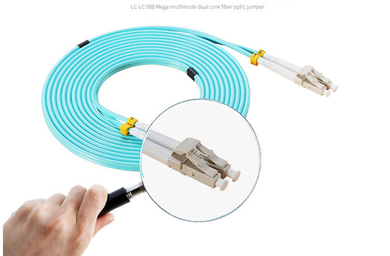 La correction optique orange duplex de la fibre OM3 câble le type mini type de lancement de 50-125mm de LC